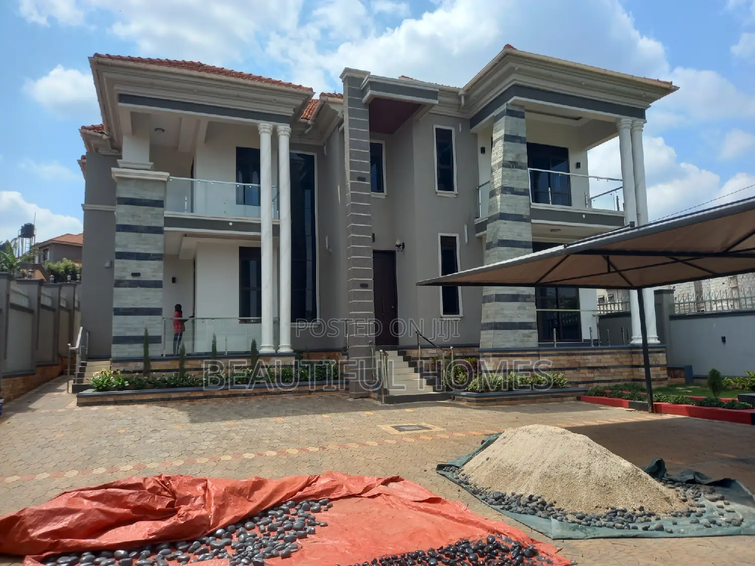 Furnished 6bdrm Duplex in Kira Ministers for sale in Kira