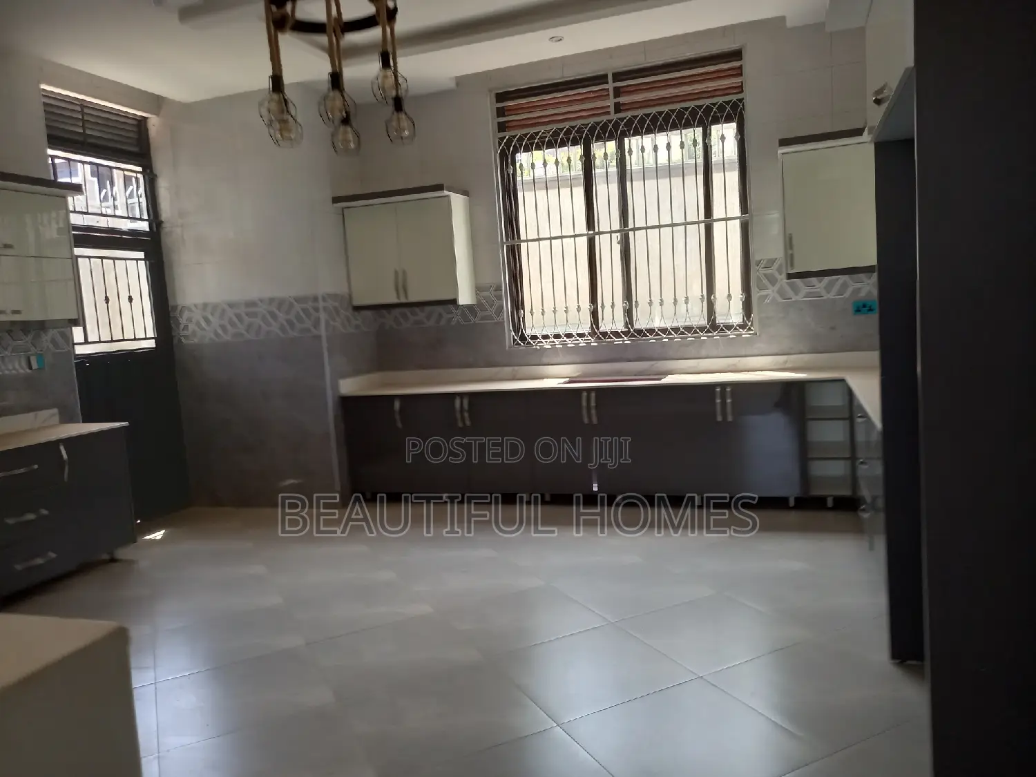 Furnished 6bdrm Mansion in Kira Corporate for sale in Kira