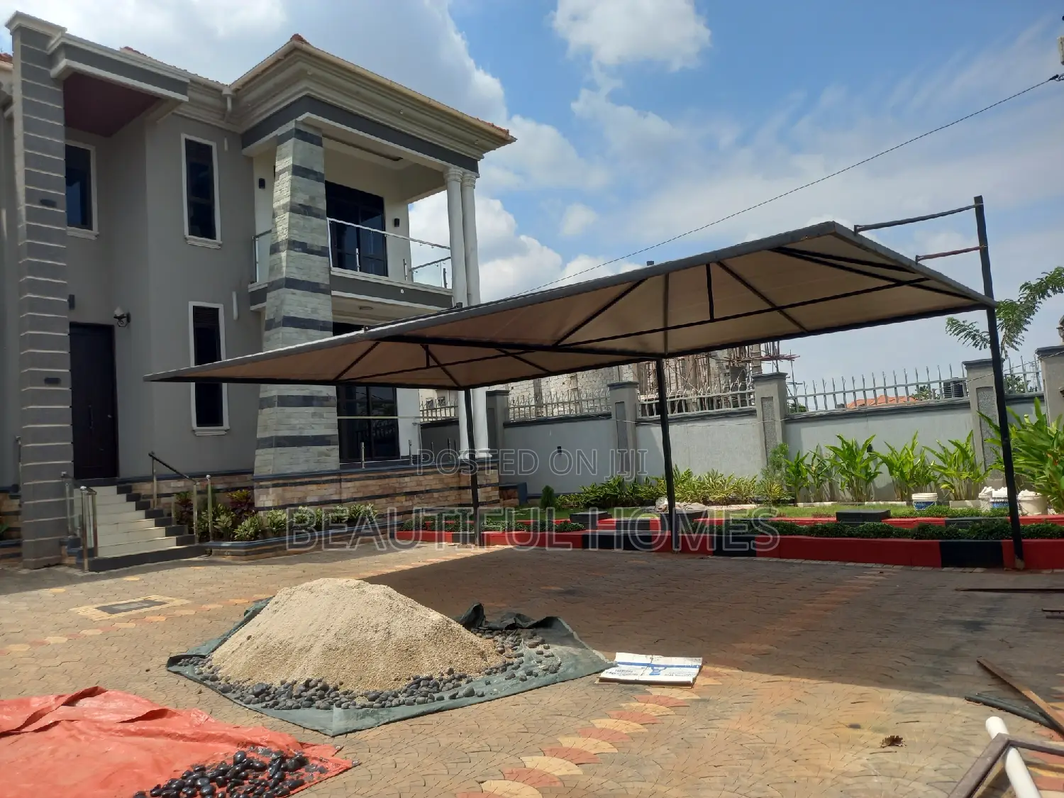 Furnished 6bdrm Mansion in Kira Corporate for sale in Kira