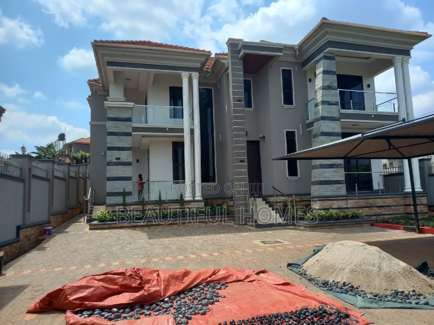 Furnished 6bdrm Mansion in Kira Corporate for sale in Kira