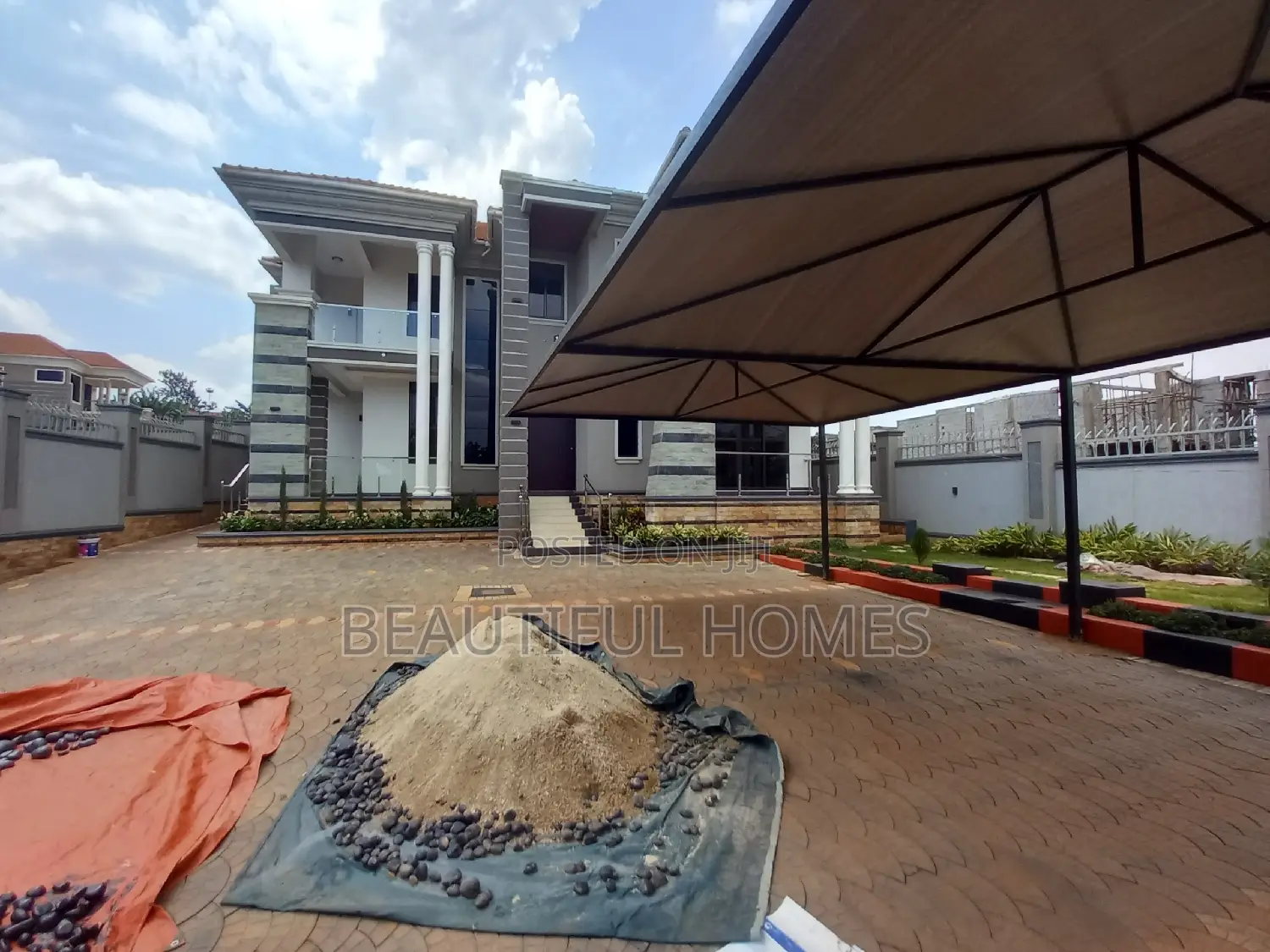 Furnished 6bdrm Duplex in Kira Ministers for sale in Kira