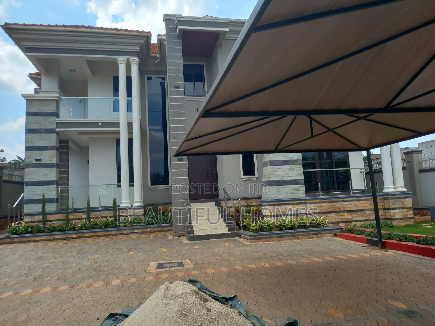 Furnished 6bdrm Duplex in Kira Ministers for sale in Kira