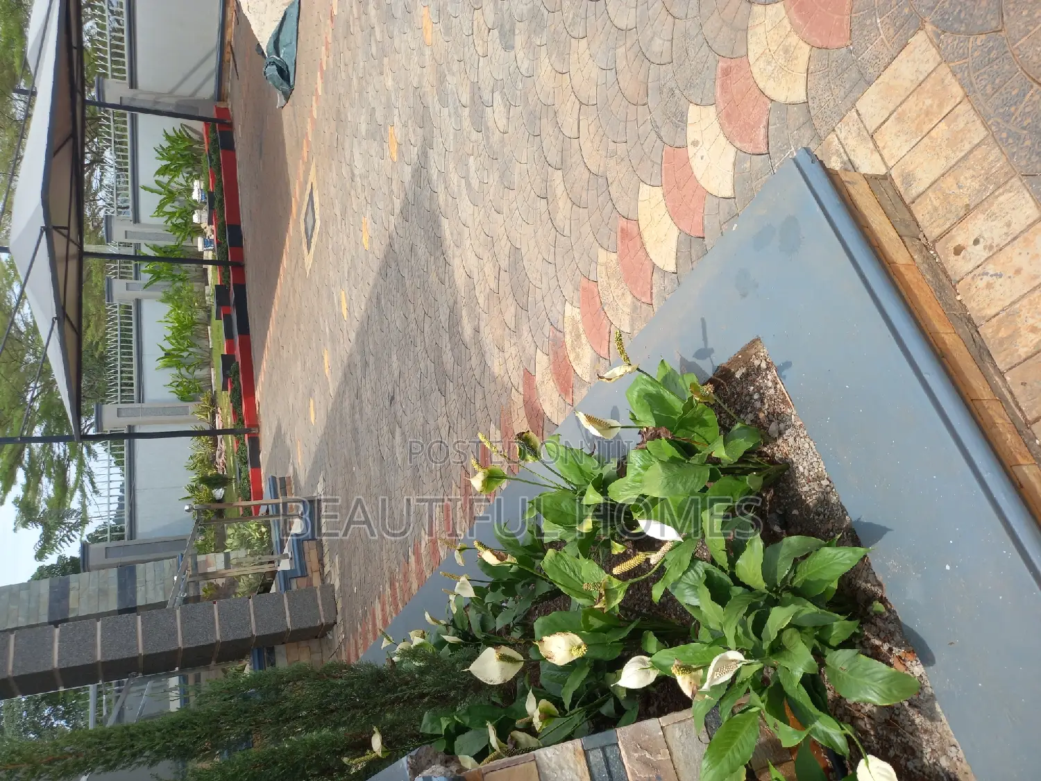 Furnished 6bdrm Duplex in Kira Ministers for sale in Kira