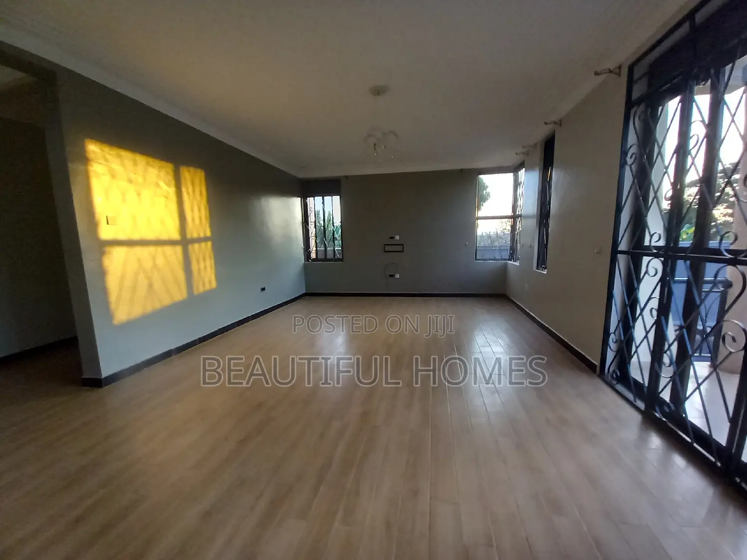 Furnished 5bdrm Duplex in Kira for sale in Kira