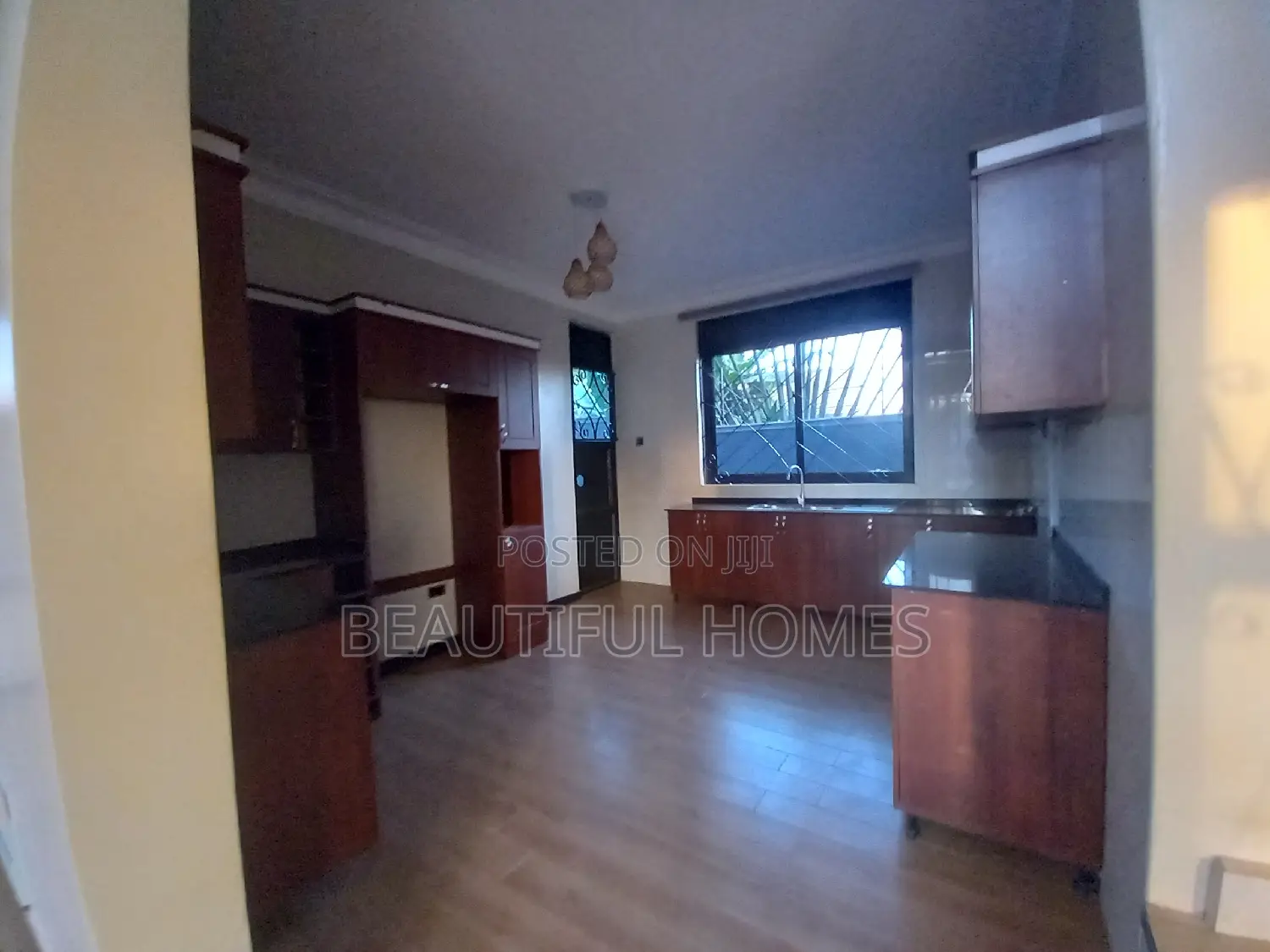 Furnished 5bdrm Mansion in Kira for sale in Kira