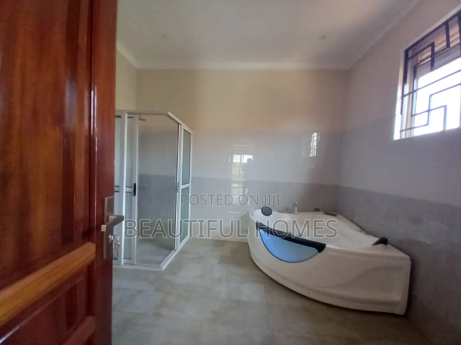 Furnished 7bdrm Duplex in Kira Mamerito for sale in Kira