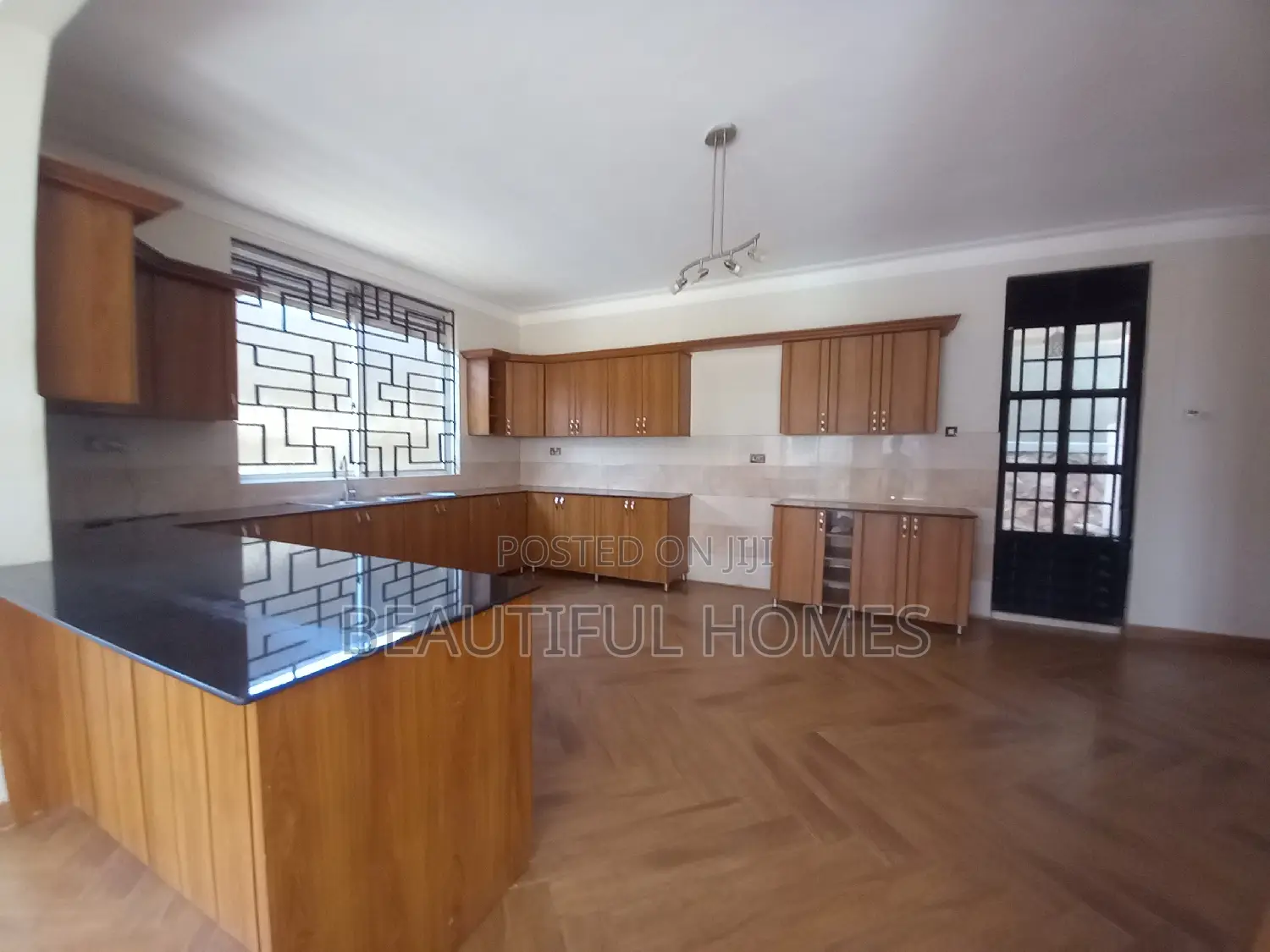 Furnished 7bdrm Duplex in Kira Mamerito for sale in Kira