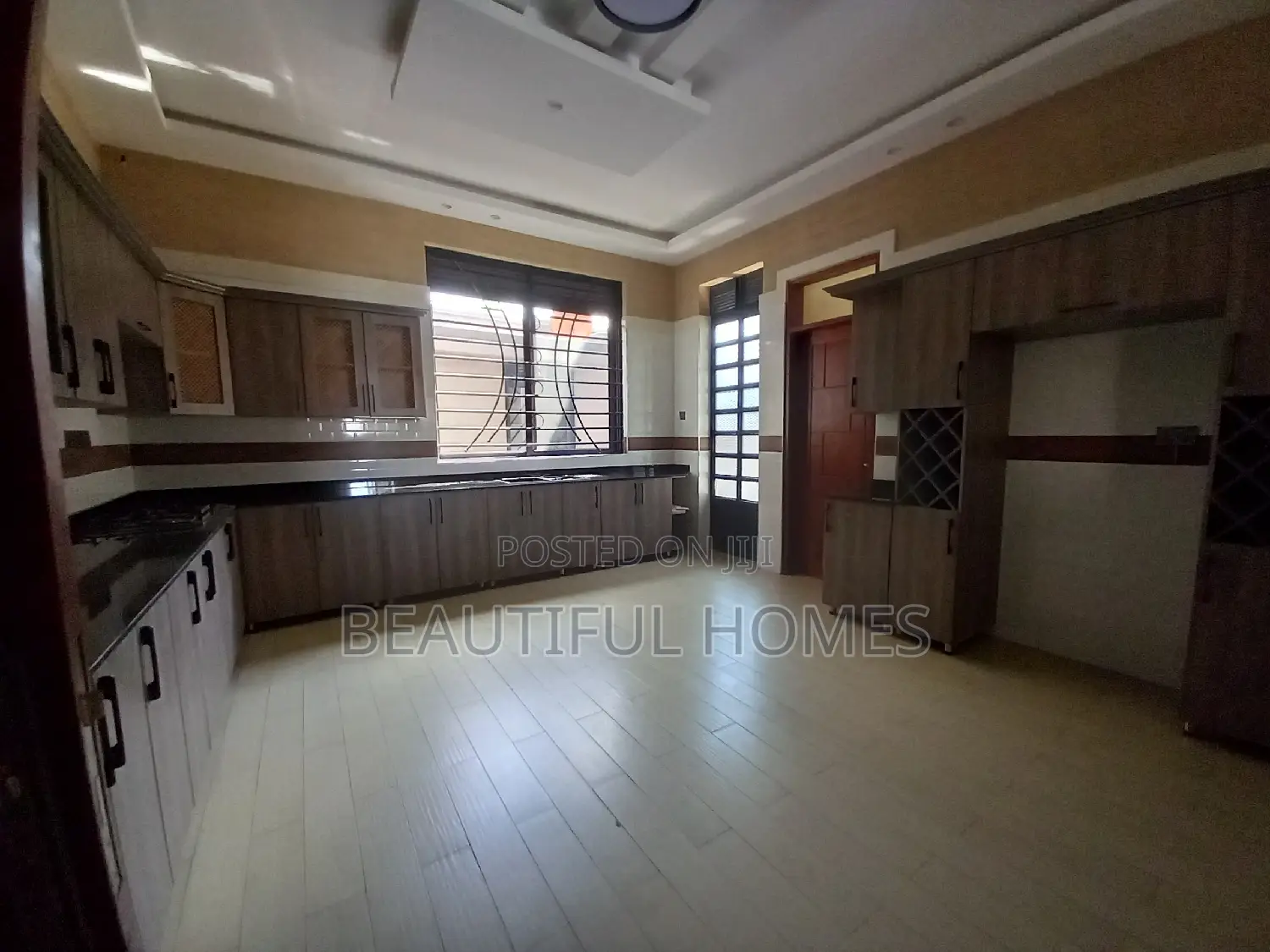 Furnished 7bdrm Mansion in Kisaasi Tarmack, Nakawa for sale in Nakawa
