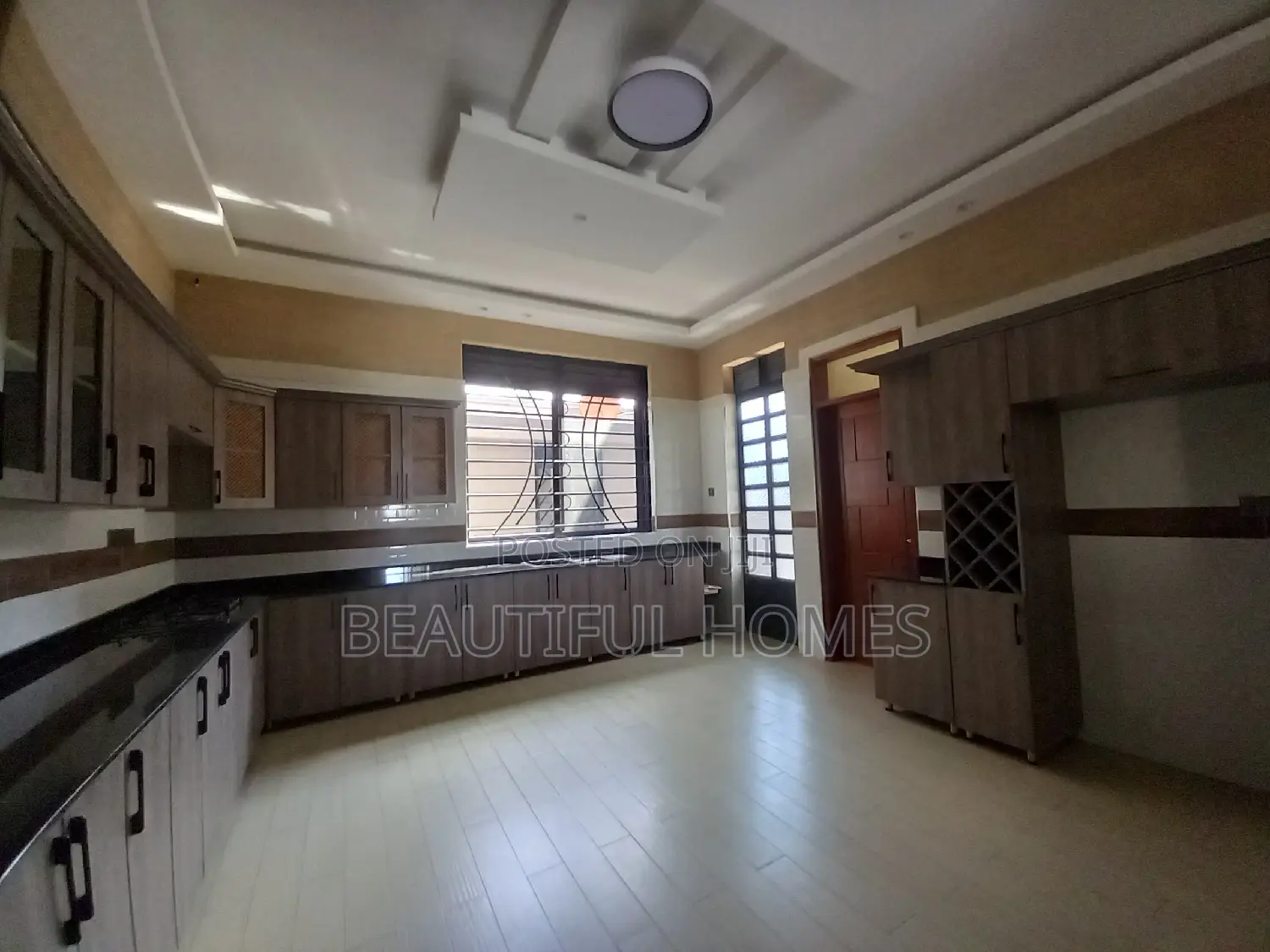 Furnished 7bdrm Duplex in Kisaasi, Nakawa for sale in Nakawa