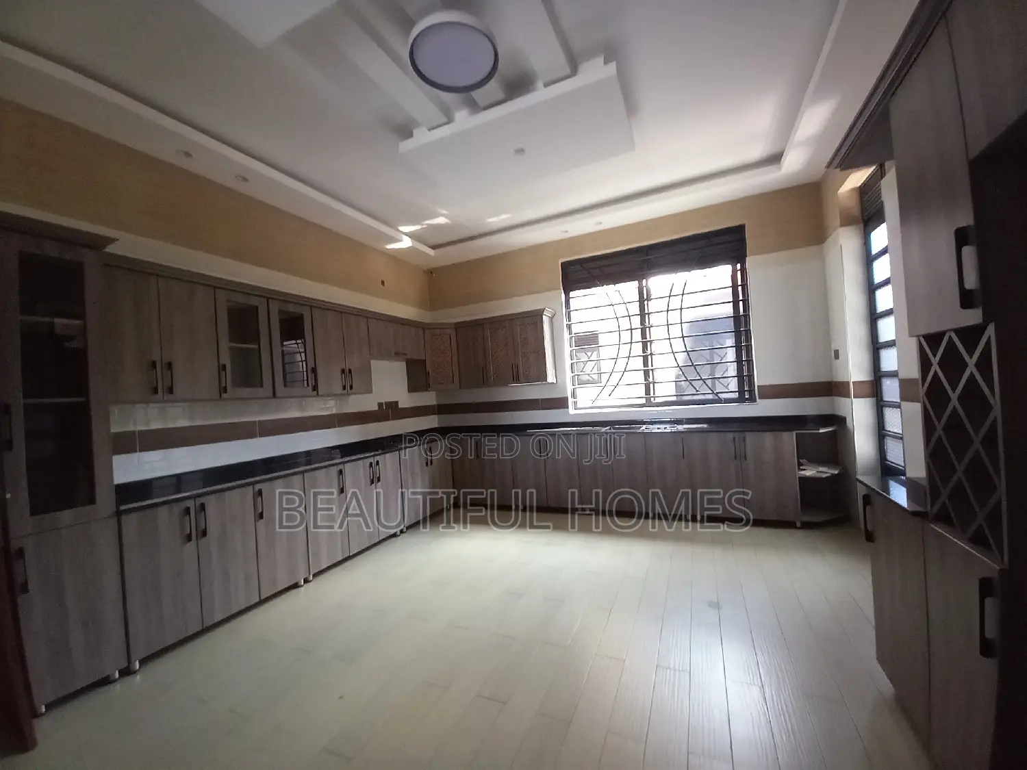 Furnished 7bdrm Duplex in Kisaasi Corporate, Nakawa for sale in Nakawa