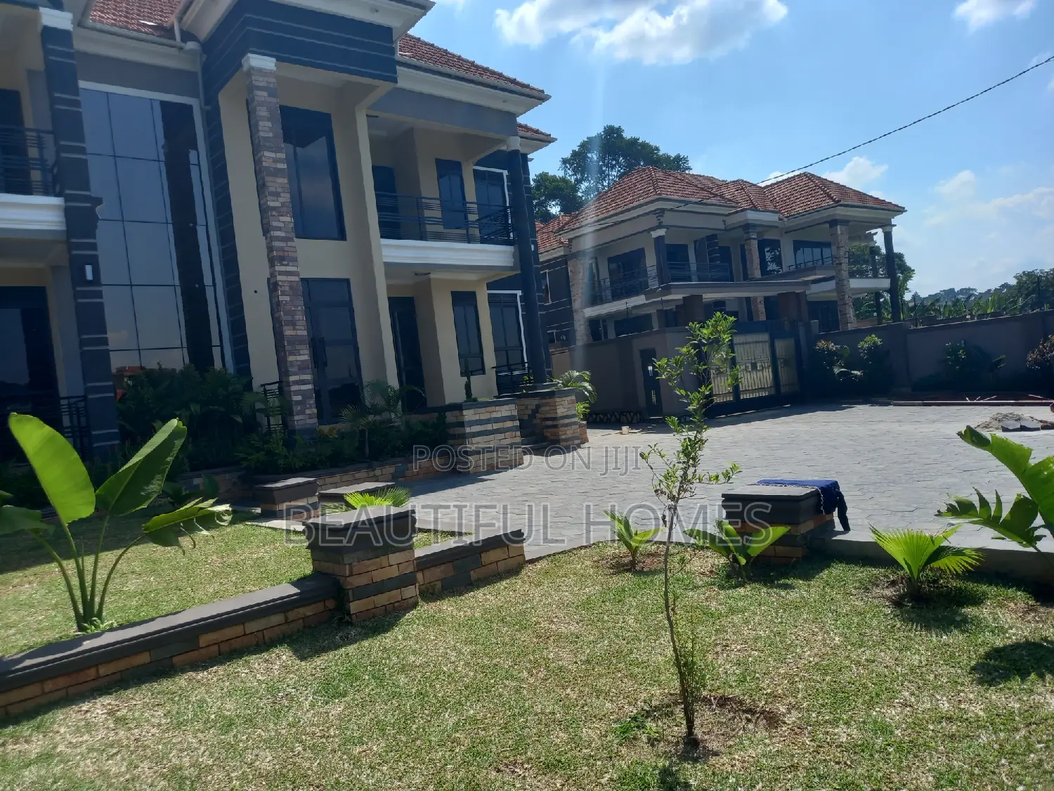 Furnished 7bdrm Duplex in Kisaasi Corporate, Nakawa for sale in Nakawa