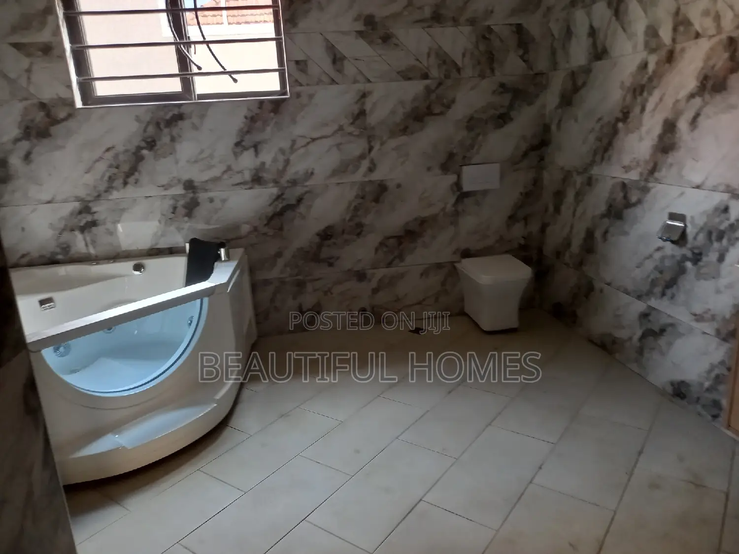 Furnished 7bdrm Duplex in Kisaasi Corporate, Nakawa for sale in Nakawa