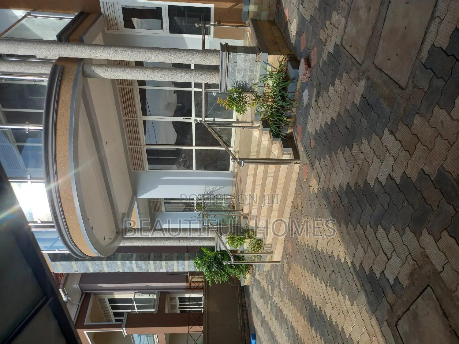 Furnished 5bdrm Duplex in Kyanja First Class, Nakawa for sale in Nakawa