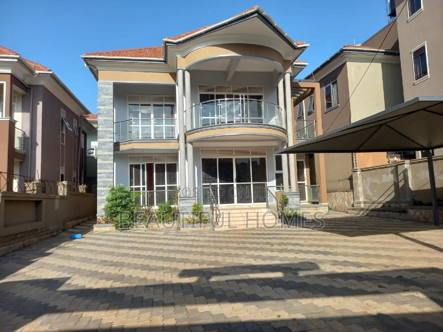 Furnished 5bdrm Duplex in Kyanja First Class, Nakawa for sale in Nakawa