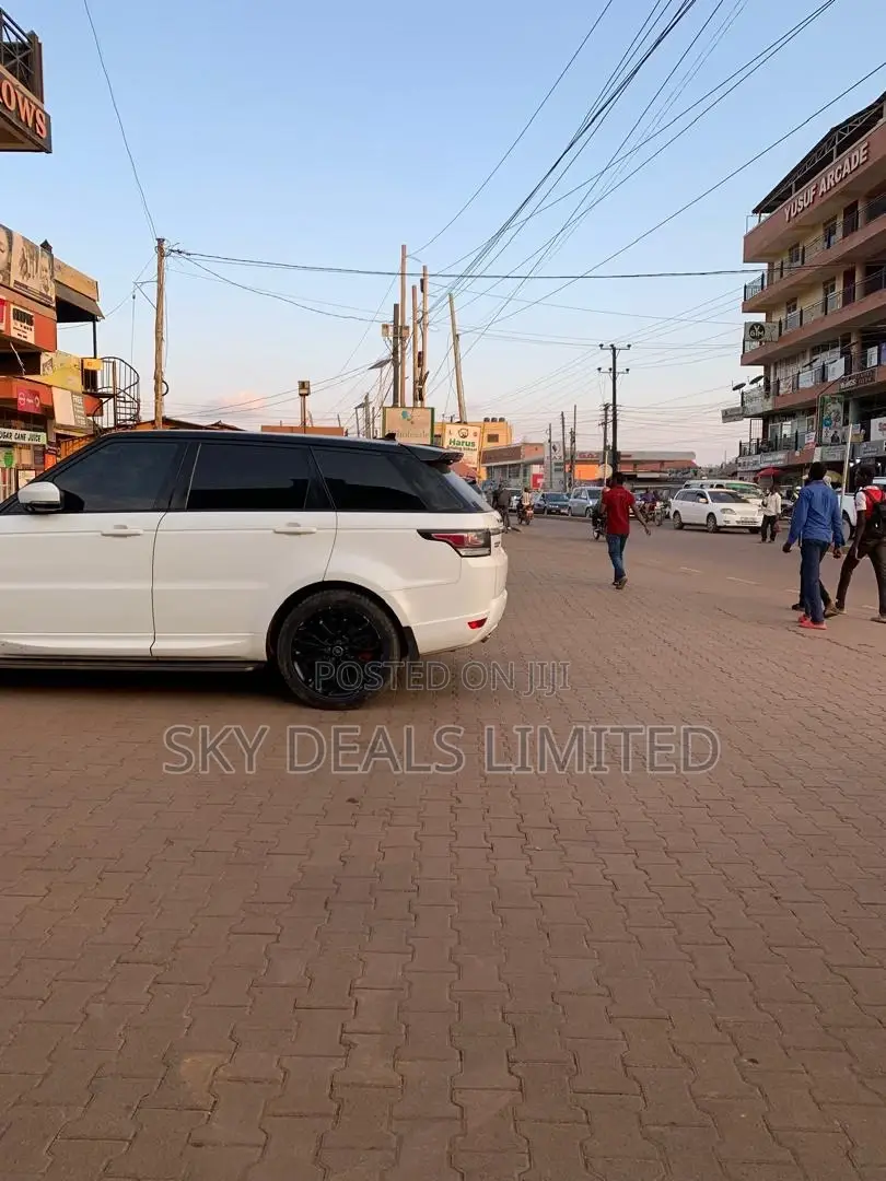 Big Space Shop for Rent in Kisaasi Center in Nakawa