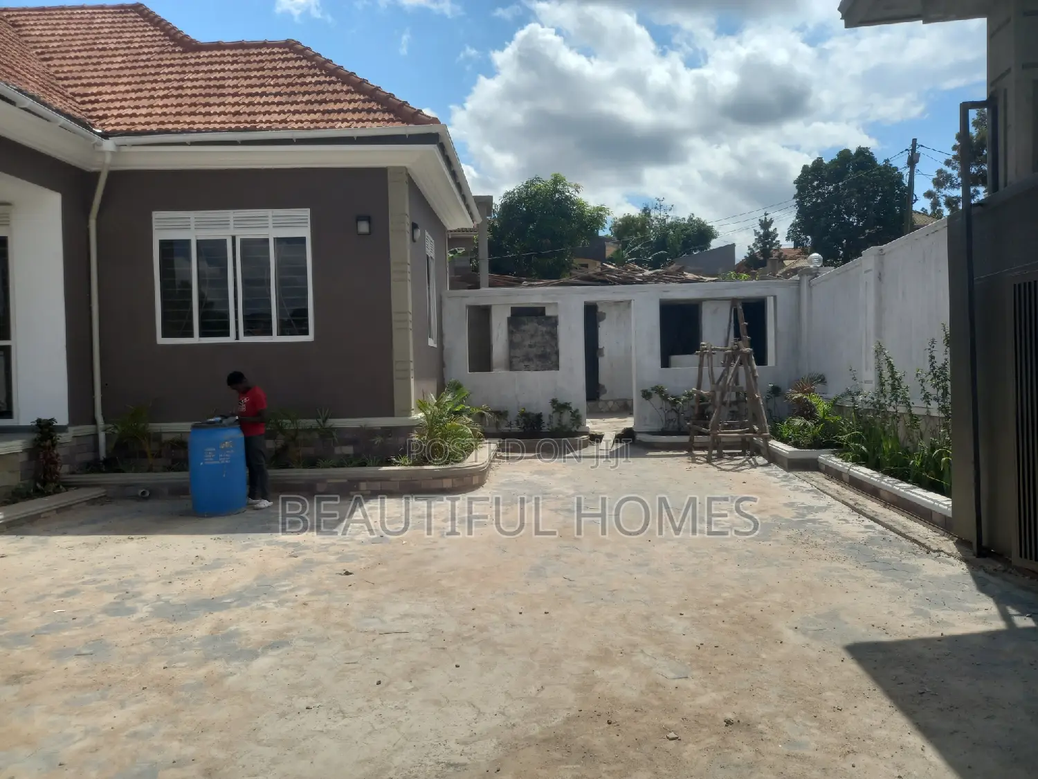 Furnished 4bdrm House in Kira Rich for sale in Kira