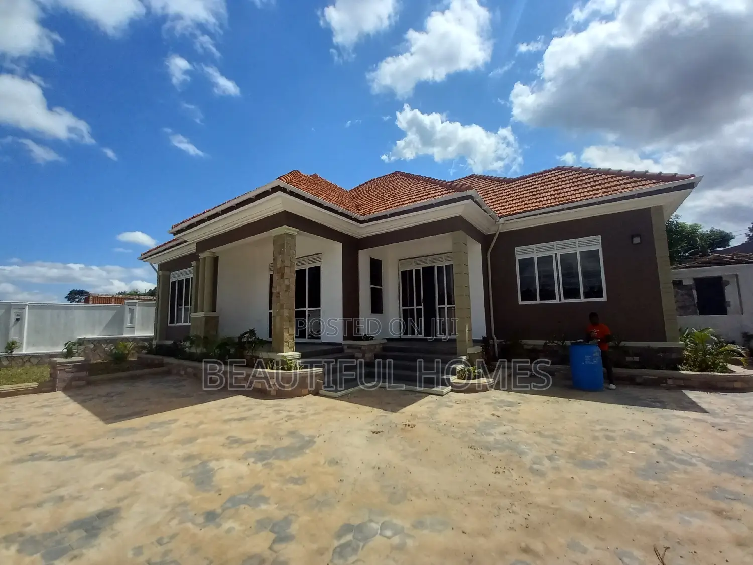 Furnished 4bdrm House in Kira Rich for sale in Kira