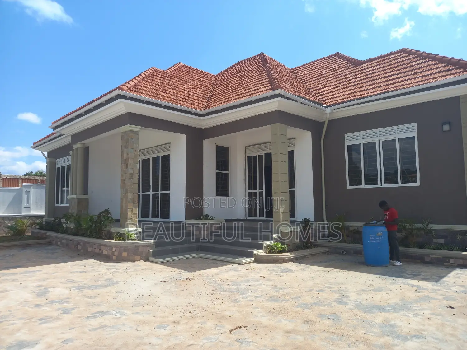Furnished 4bdrm House in Kira Rich for sale in Kira