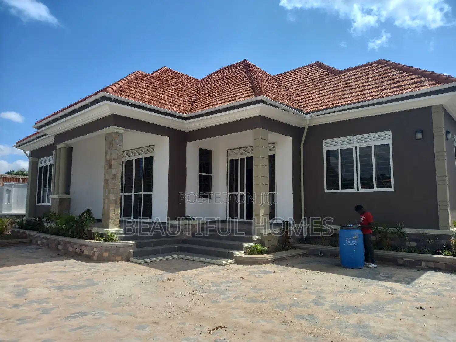 Furnished 4bdrm House in Kira Rich for sale in Kira