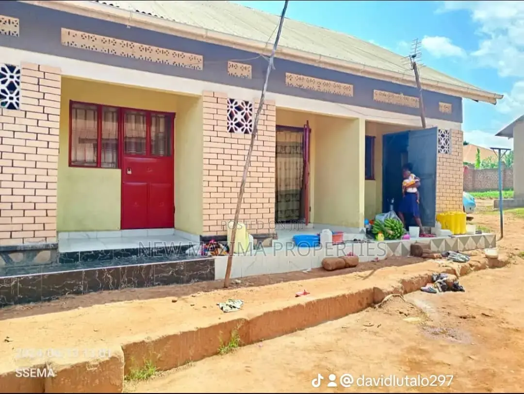 3bdrm House in Bulenga Town, Division A for sale in Division A