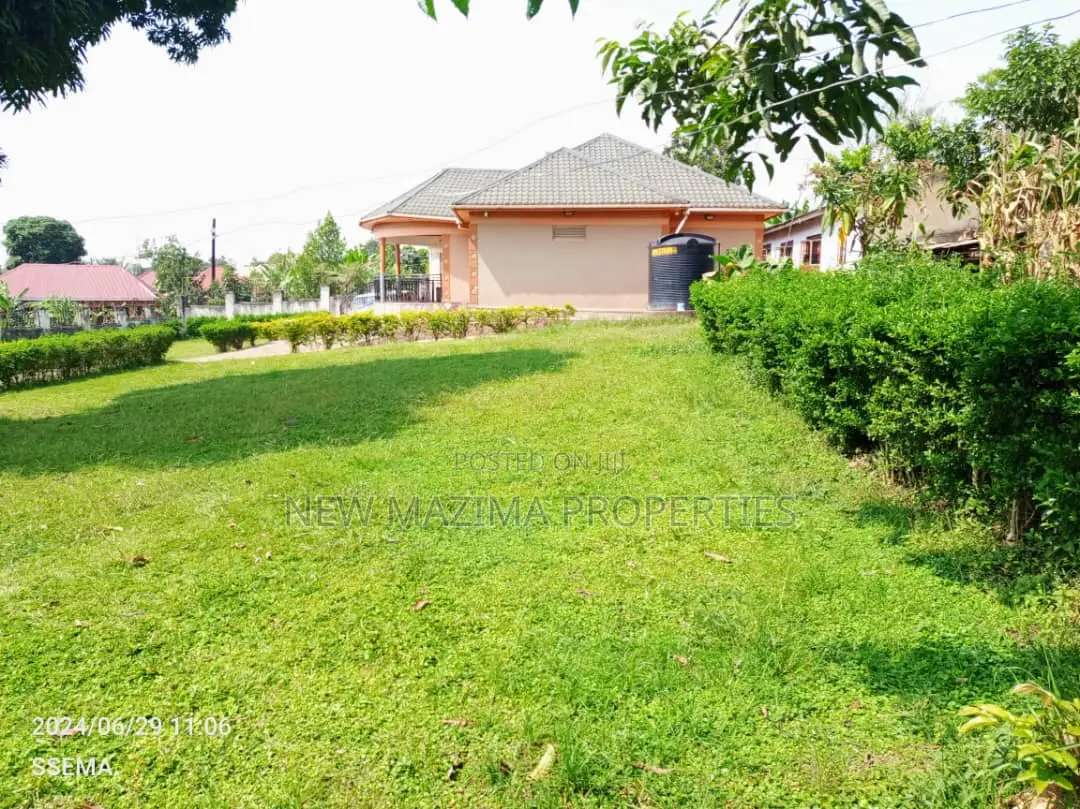 3bdrm Bungalow in Buloba Buyala, Division A for sale in Division A