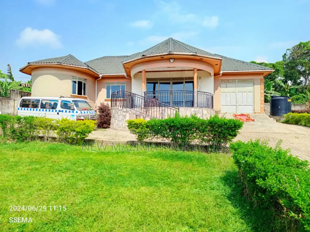 3bdrm Bungalow in Buloba Buyala, Division A for sale in Division A