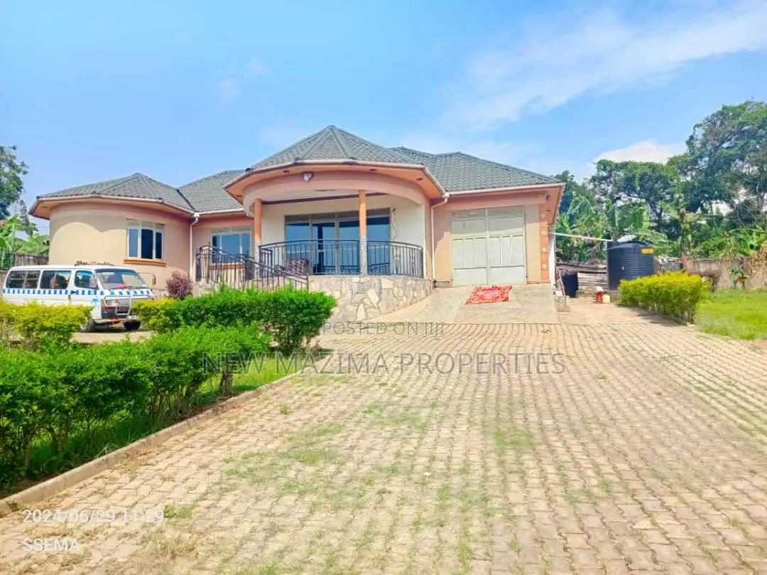 3bdrm Bungalow in Buloba Buyala, Division A for sale in Division A