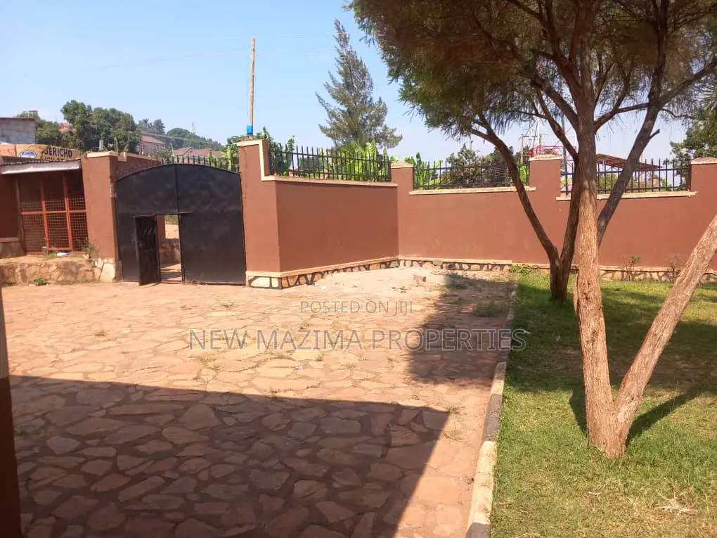 3bdrm Bungalow in Namasuba Ntebe Rd, Division A for rent in Division A