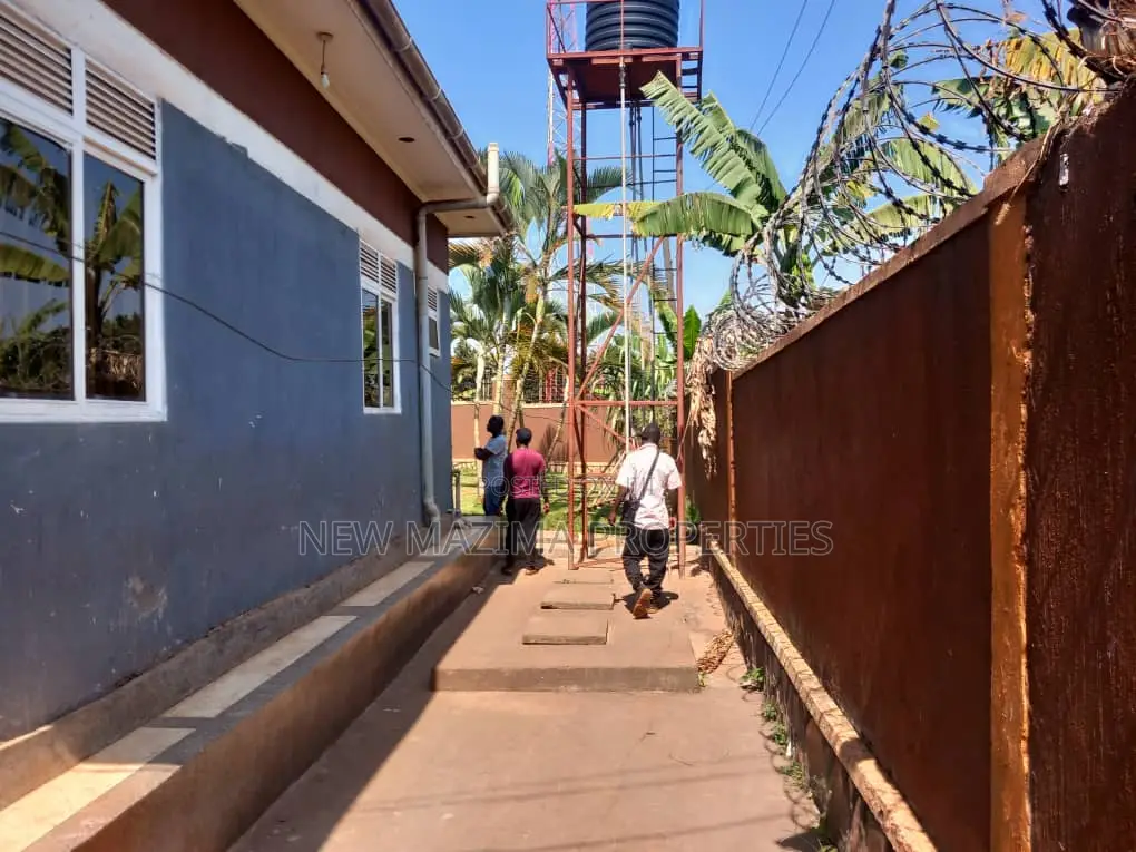3bdrm Bungalow in Namasuba Ntebe Rd, Division A for rent in Division A