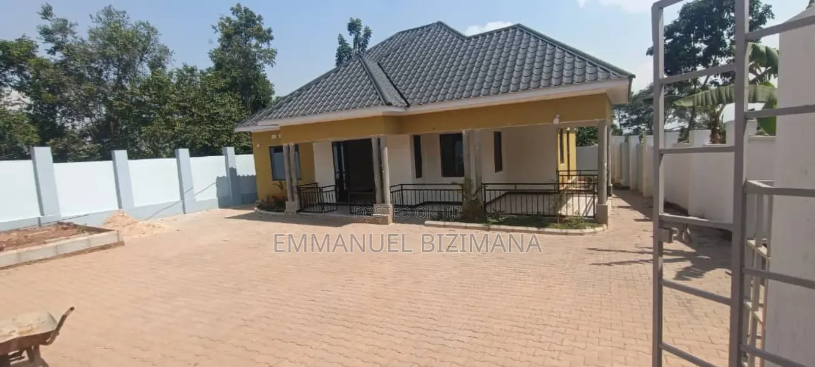 3bdrm Bungalow in Wemac Properties, Kira for sale in Kira