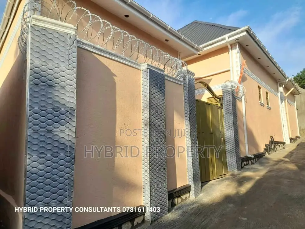 8bdrm Apartment in Kasubi Town Along, Rubaga for sale in Rubaga