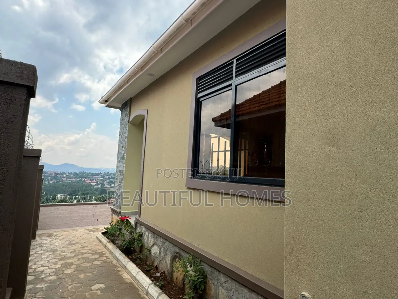 Furnished 4bdrm Mansion in Bwebajja, Ssabagabo-Makindye for sale in Ssabagabo-Makindye