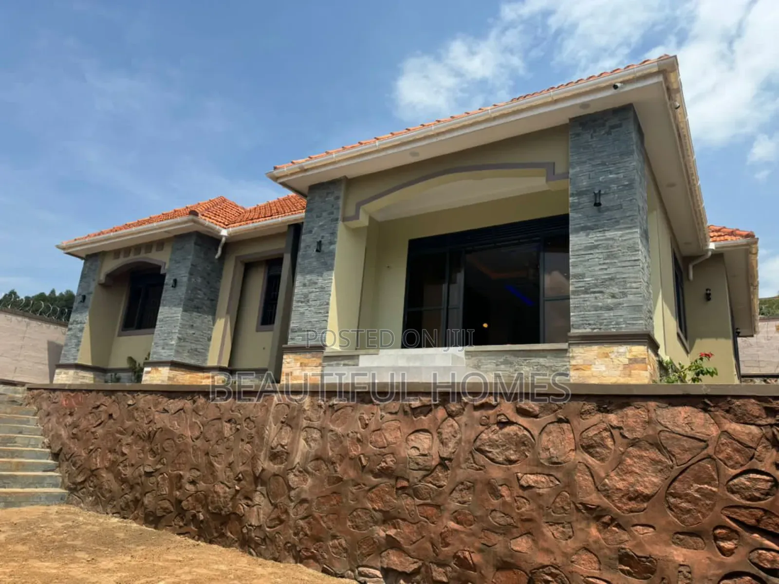 Furnished 4bdrm Mansion in Bwebajja, Ssabagabo-Makindye for sale in Ssabagabo-Makindye