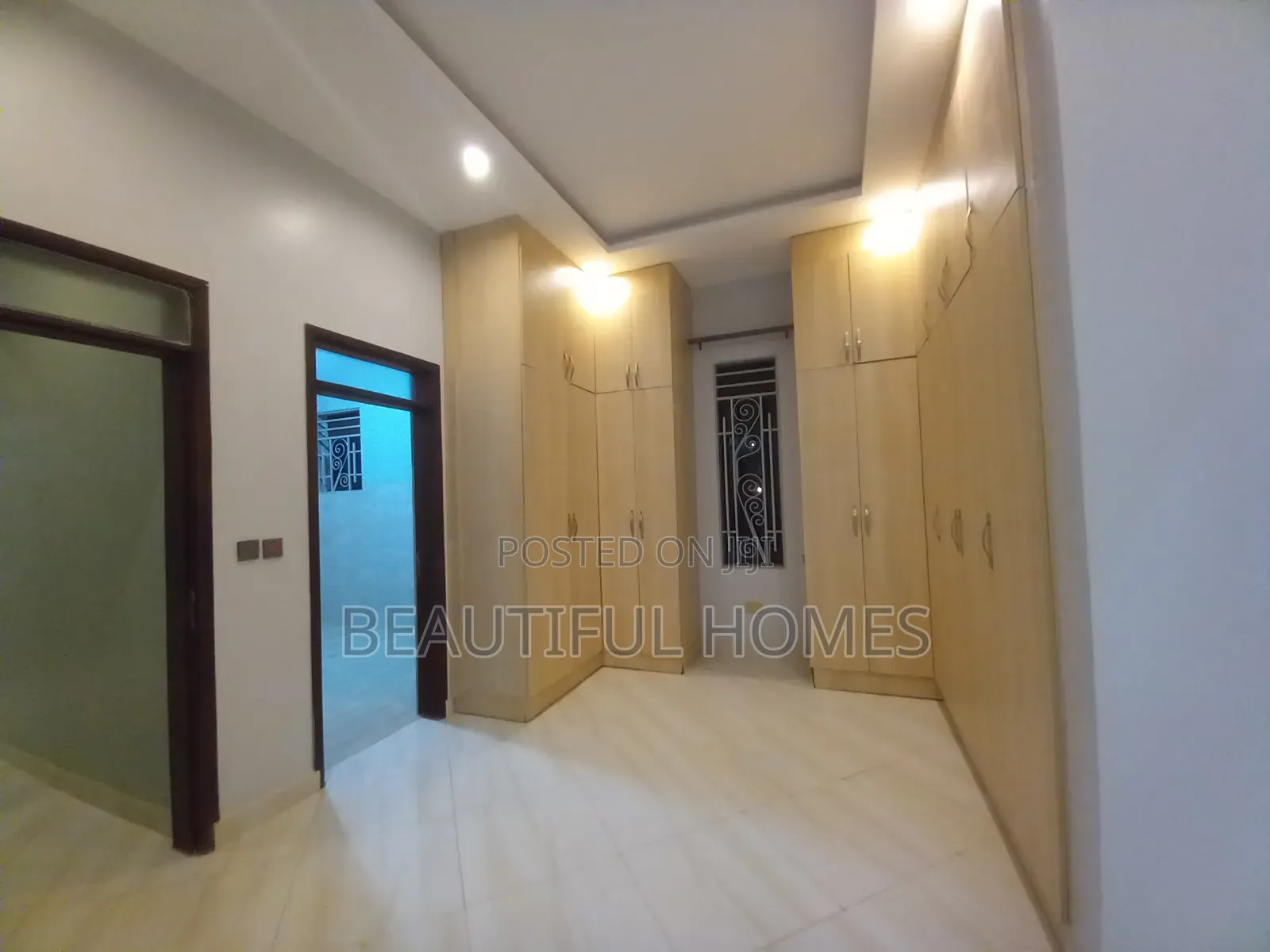 Furnished 7bdrm Mansion in Kira Corporate for sale in Kira