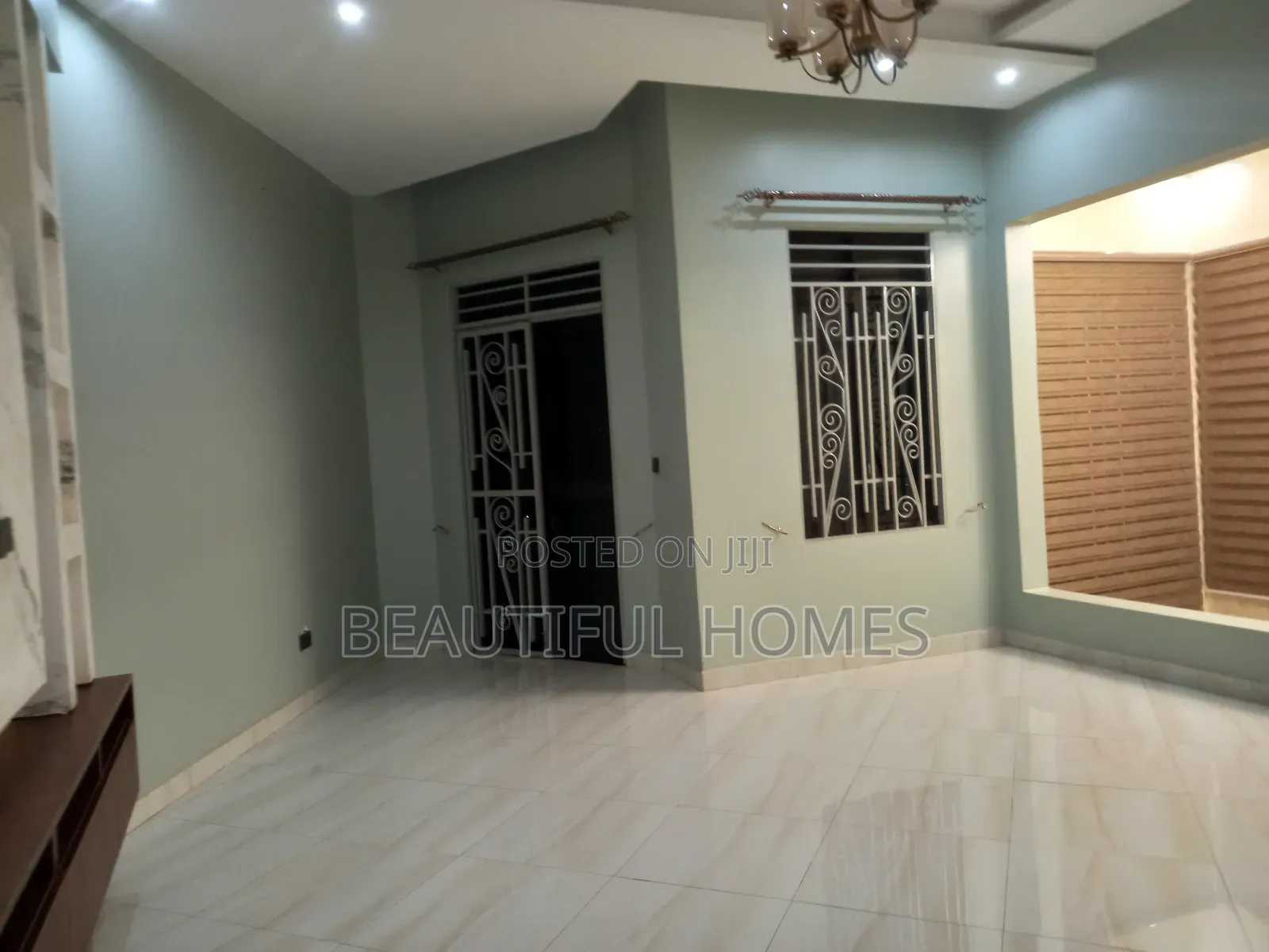 Furnished 7bdrm Mansion in Kira Corporate for sale in Kira