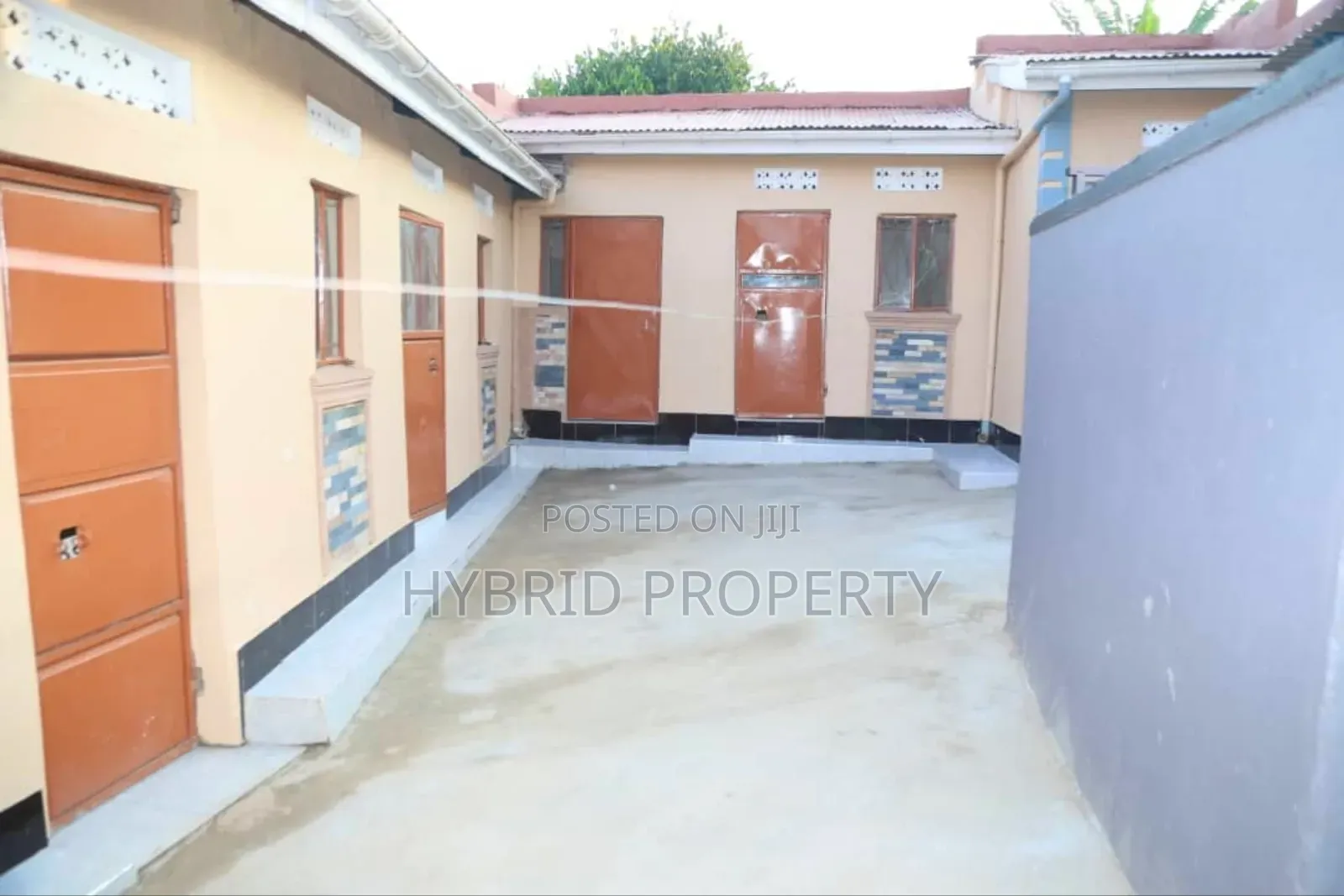 8bdrm Apartment in Nansana Along for sale in Wakiso / Wakiso