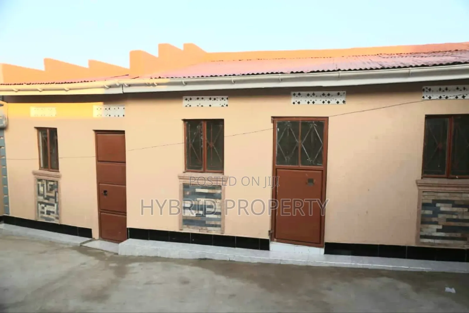 8bdrm Apartment in Nansana Along for sale in Wakiso / Wakiso