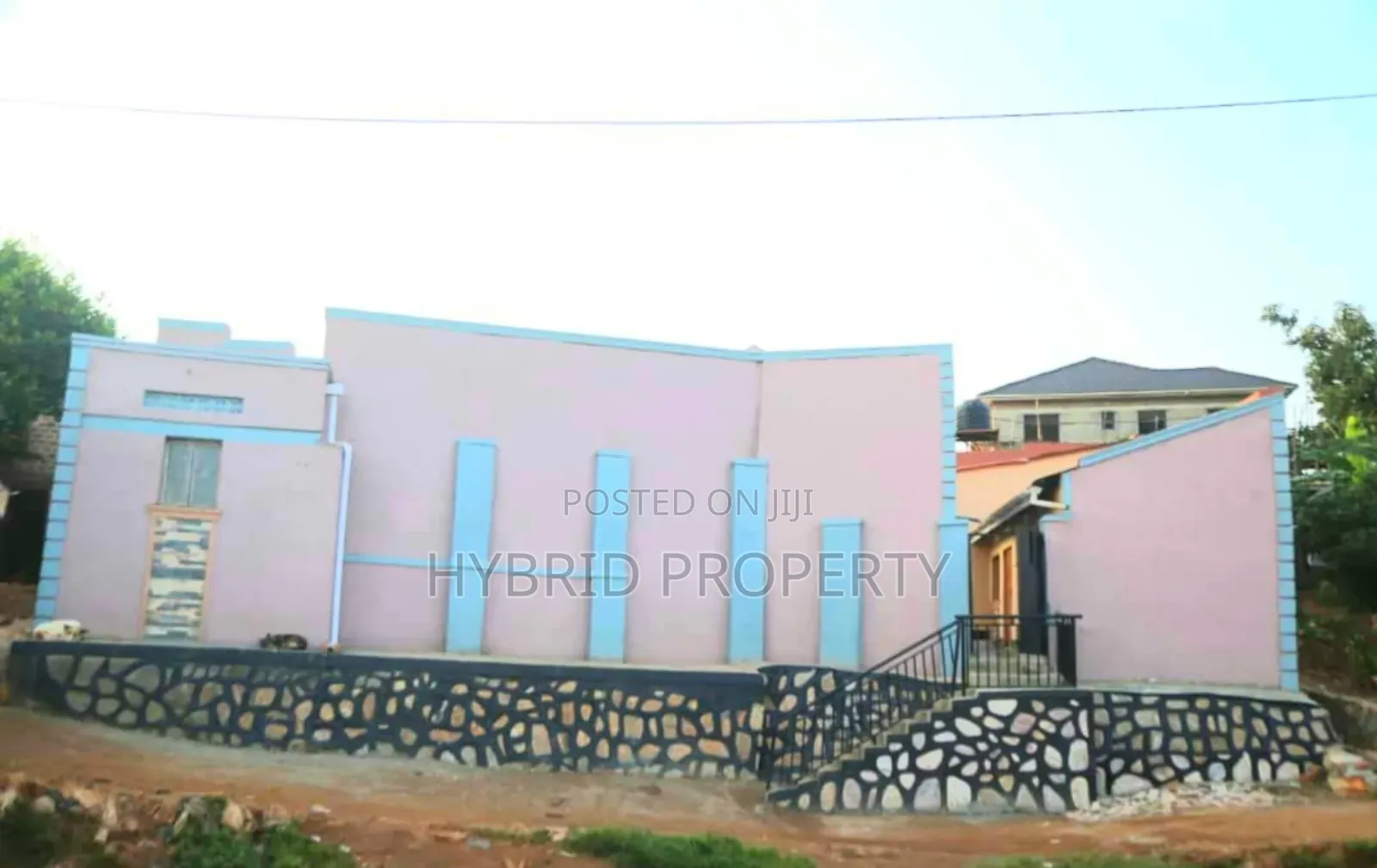 8bdrm Apartment in Nansana Along for sale in Wakiso / Wakiso