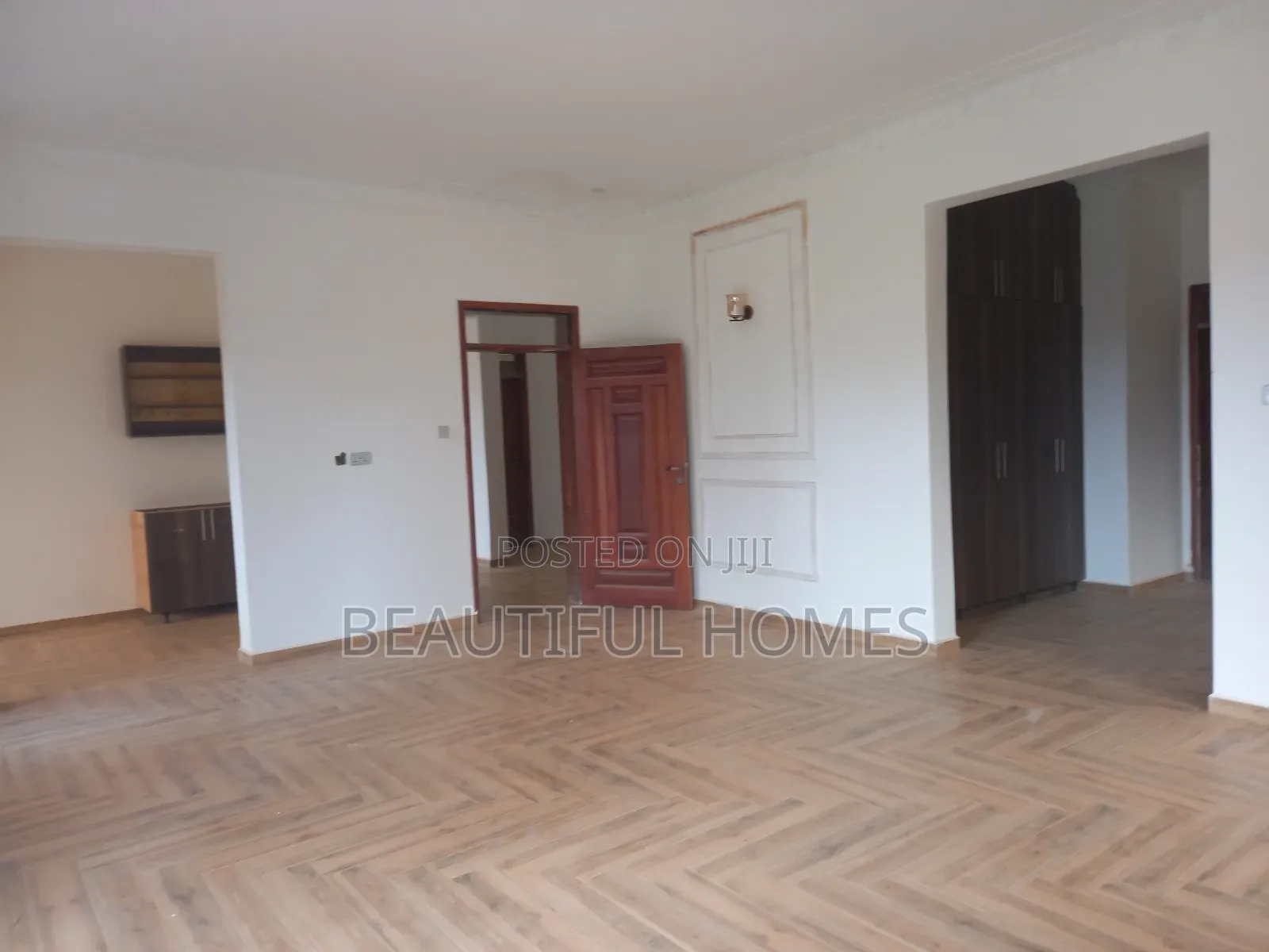 Furnished 6bdrm Mansion in Kira Rich for sale in Kira