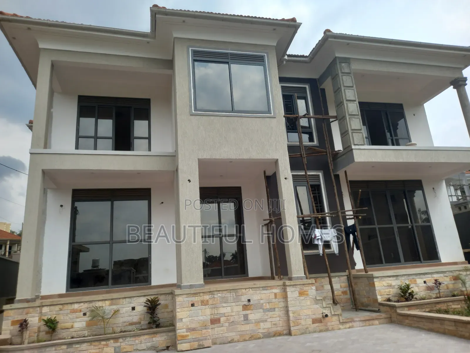 Furnished 6bdrm Duplex in Kira for sale in Kira