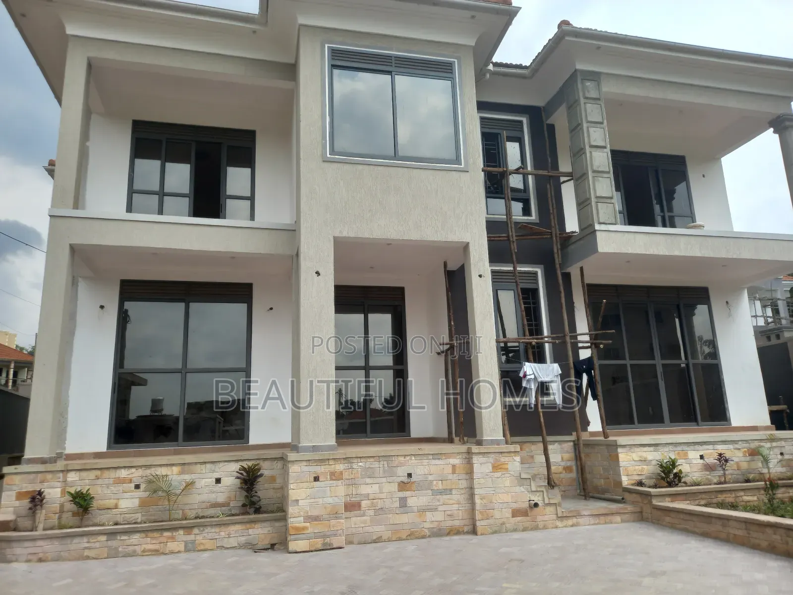Furnished 6bdrm Duplex in Kira for sale in Kira
