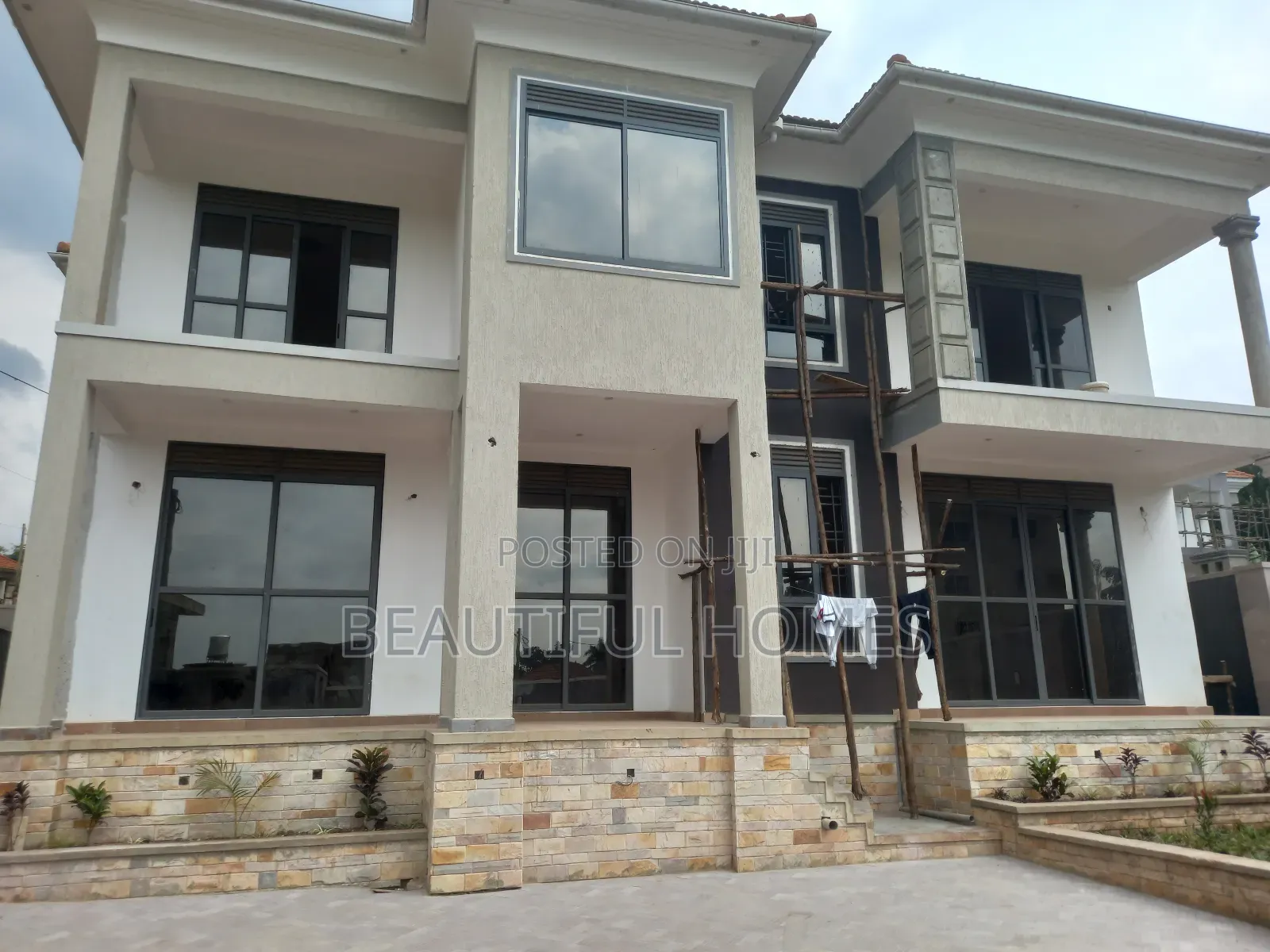 Furnished 6bdrm Duplex in Kira for sale in Kira