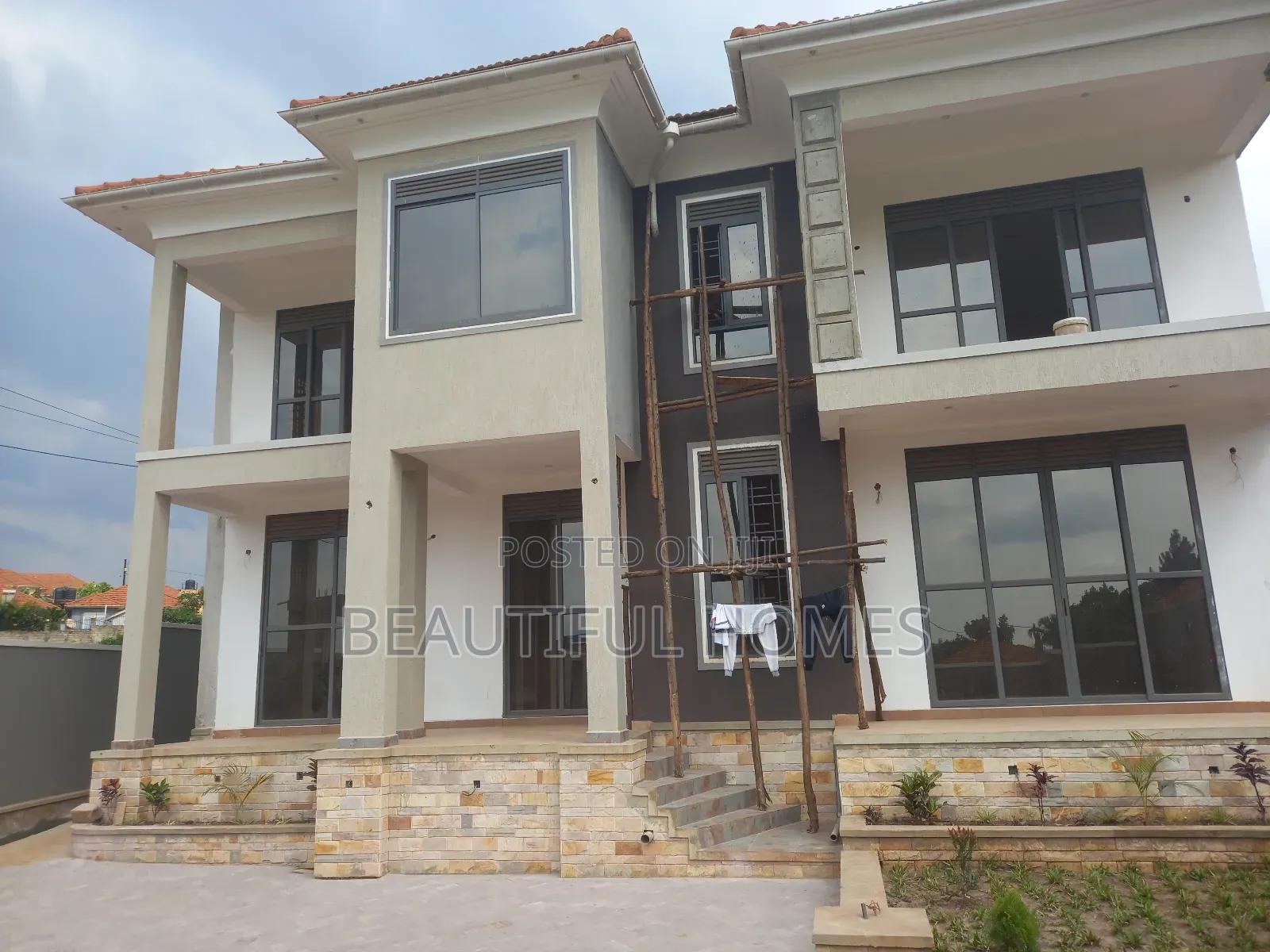 Furnished 6bdrm Mansion in Kira Corporates for sale in Kira