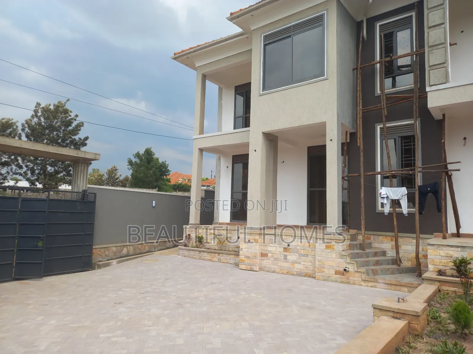 Furnished 6bdrm Mansion in Kira Corporates for sale in Kira