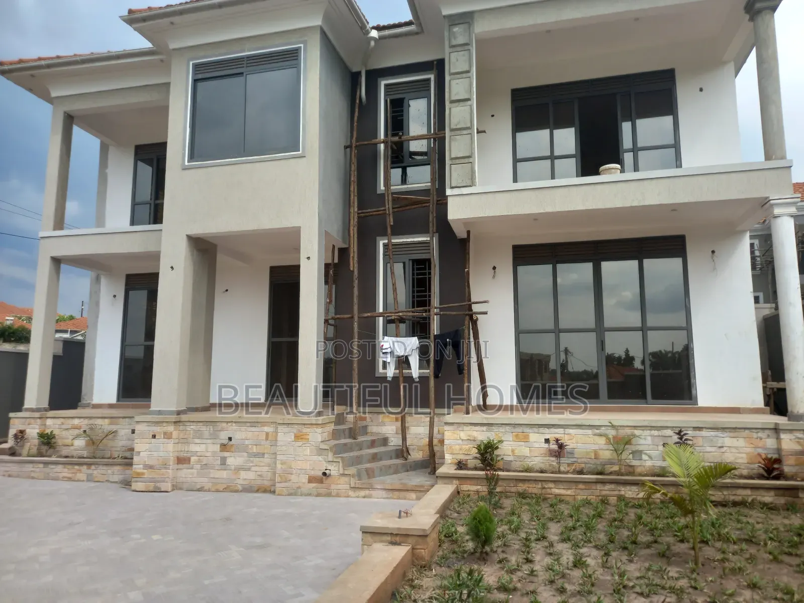 Furnished 6bdrm Mansion in Kira Corporates for sale in Kira