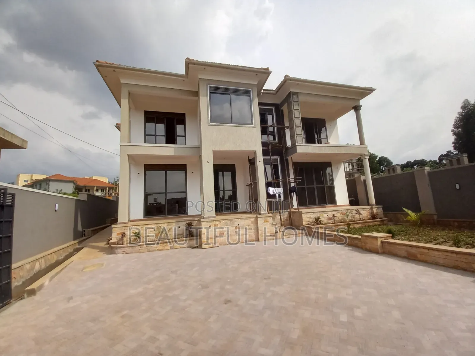Furnished 6bdrm Mansion in Kira Wealthy Estate, Central Division in Central Division