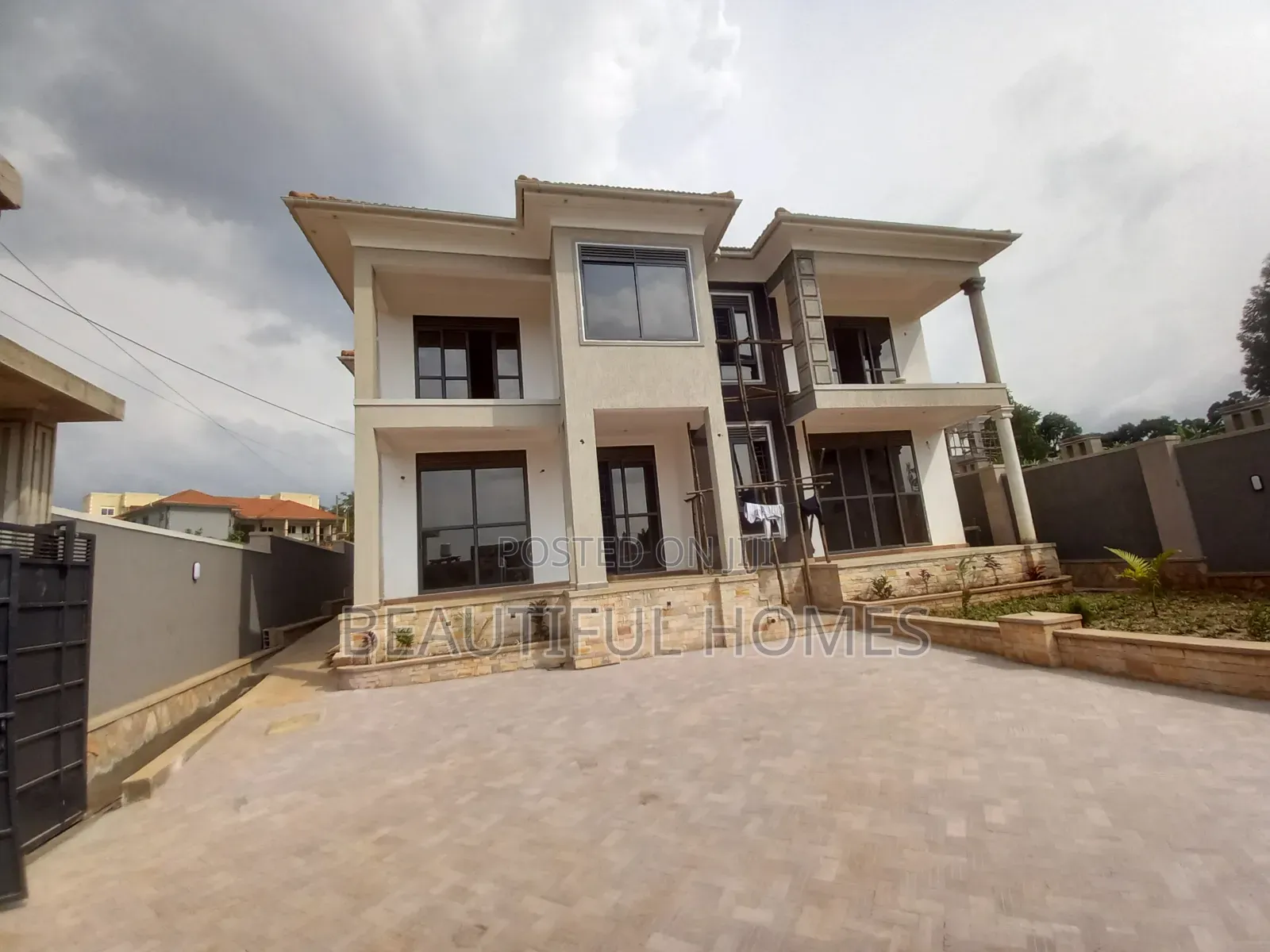 Furnished 6bdrm Mansion in Kira Wealthy Estate, Central Division in Central Division