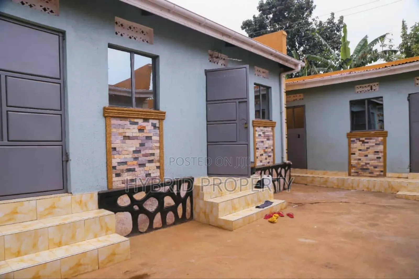 8bdrm Apartment in Nansana Along for sale in Wakiso / Wakiso