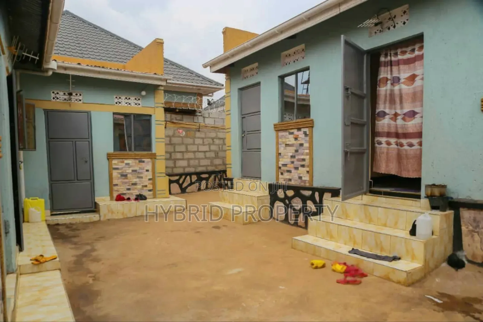 8bdrm Apartment in Nansana Along for sale in Wakiso / Wakiso