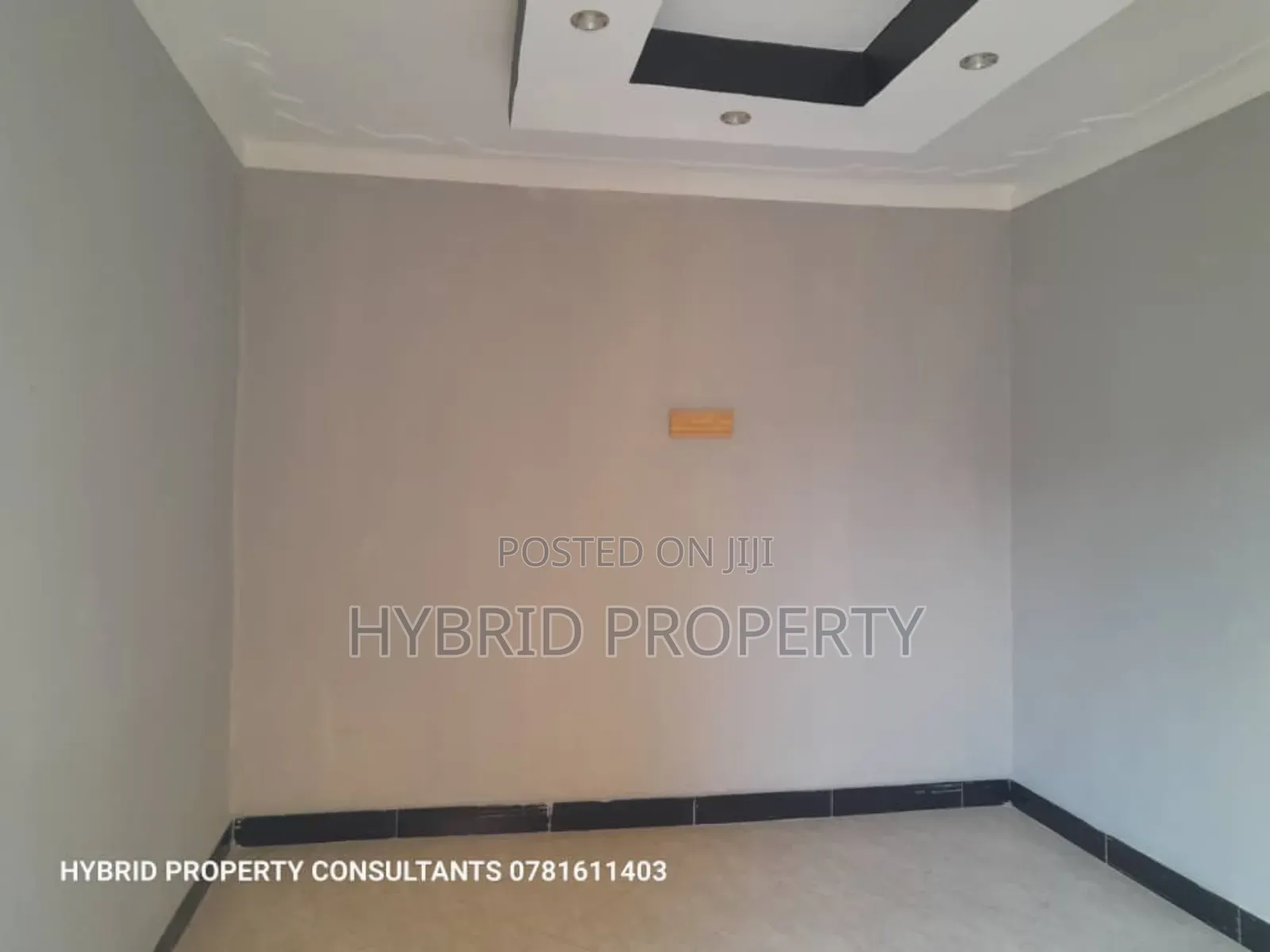 8bdrm Apartment in Nansana Along for sale in Wakiso / Wakiso